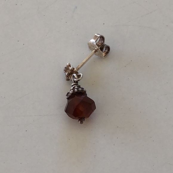 Great price for these Silver & garnet drop earrings - lovely baubles - Picture 2 of 3